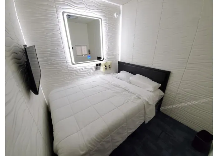 Hotel Solo Explorer Nest, Walk To Museums And Parks Chicago