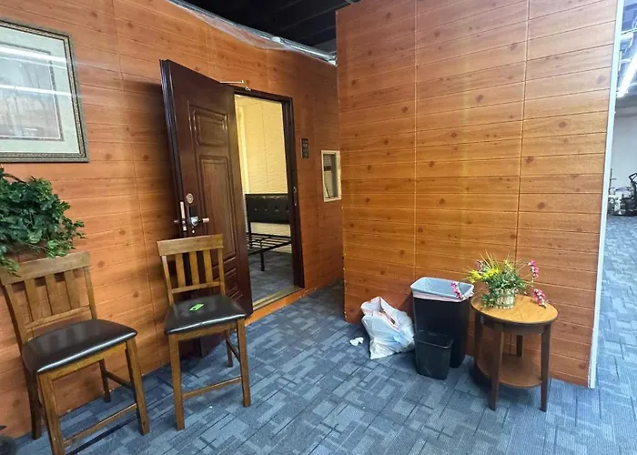 Hotel Solo Explorer Nest, Walk To Museums And Parks